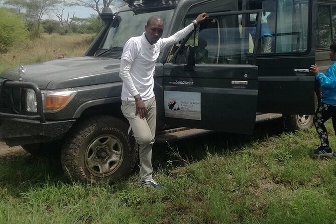 2- Days Tanzania Private (Budget) Safari - Lake Manyara After Lunch: Soda Lake Views and Big-Animal Chances