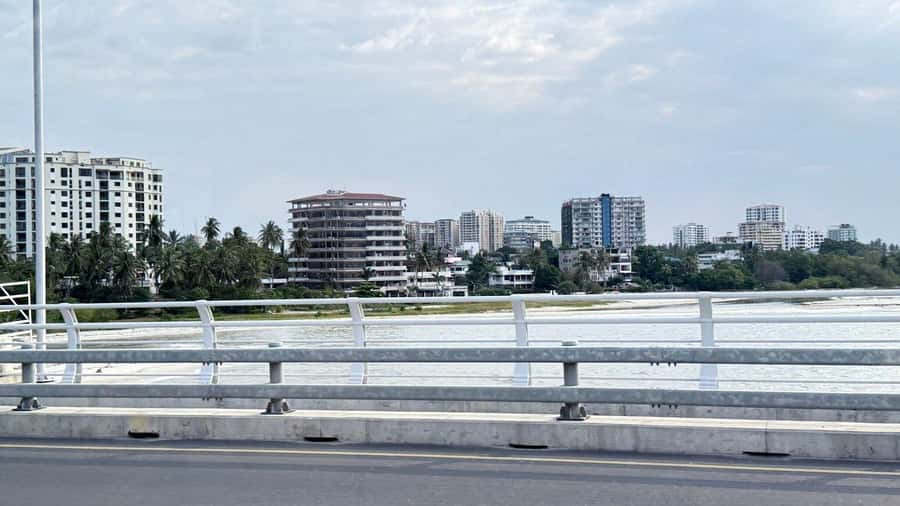 Dar es Salaam: Tuk-Tuk Tour, Street Food & Local Lifestyle - Kariakoo Market: Smells, Snacks, and Local Shopping