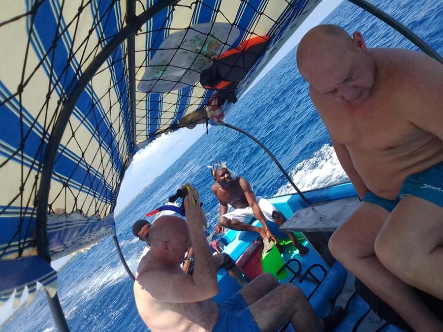 Dolphins & Snorkeling Zanzibar: Mnemba Island Tour - After Snorkeling: fruits, cold water, and what the 30 minutes can do
