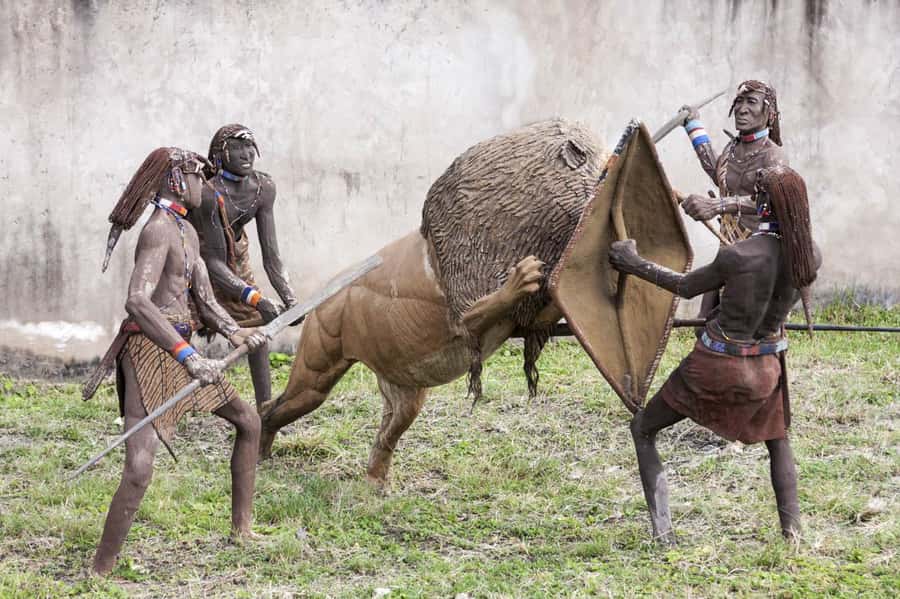 From Arusha: Guided City Tour with the best highlights - Central Market and spices, shopping with a guide’s help