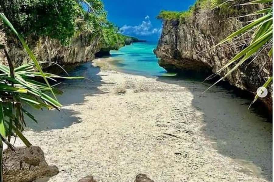 Kuza Cave, Hidden Mtende Beach & The Rock Restaurant - Key things to love about Kuza Cave, Mtende Beach & The Rock Restaurant