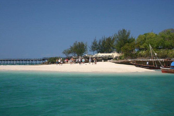 Nakupenda Beach Day Tour in Zanzibar - Lunch on the sand: seafood, fruit, and real Zanzibar flavor