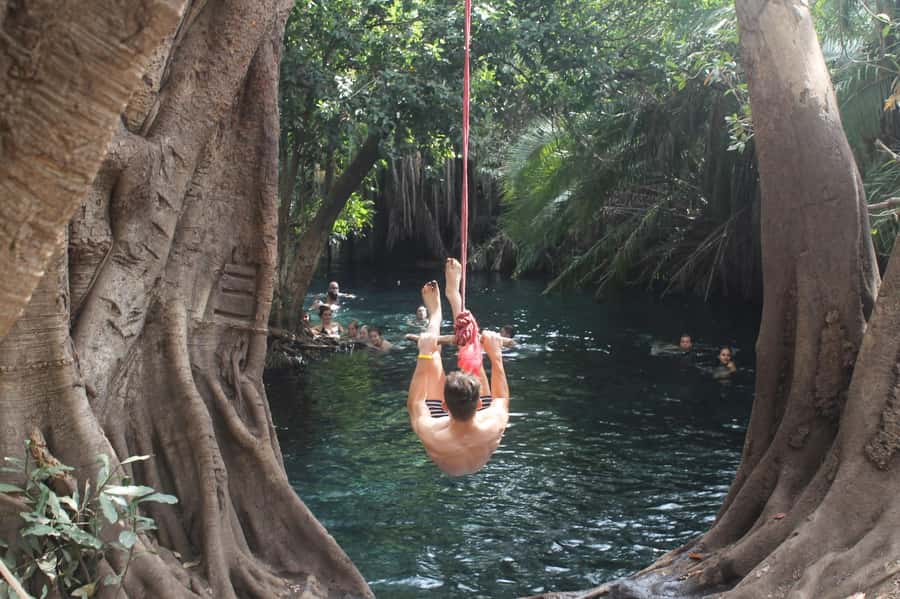 Private Chemka/Kikuletwa hotsprings with lunch & drinks - Kikuletwa Hot Springs: an oasis of bubbling water and shade