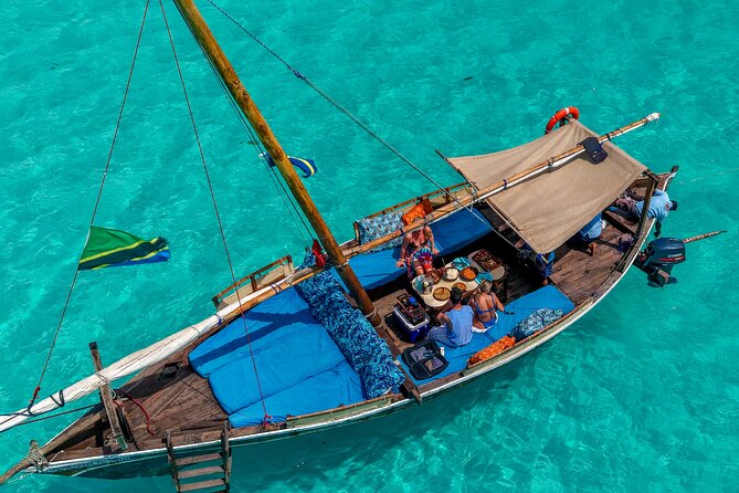 Private/Sharing: Snorkeling with Dolphins Sandbank in Mnemba - Dolphins on the way out, then a chance to swim