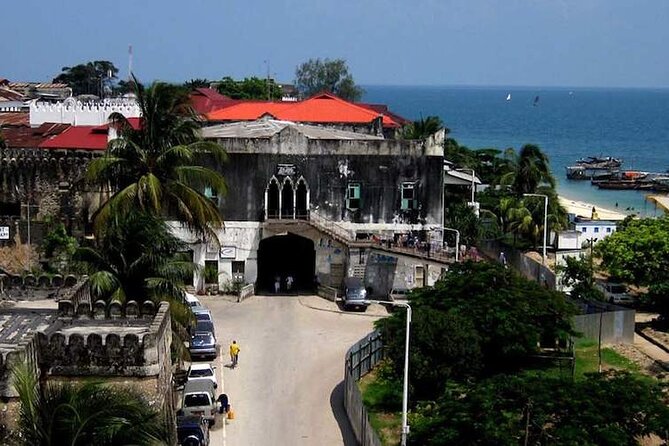 Private Stone Town & Spice Farm Tour - The guide and the van: why punctual pickup changes the whole day