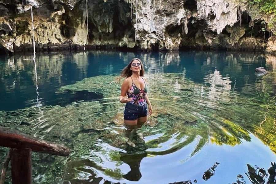 Salaam Cave Swimming & feeding Sea Turtles in Kizimkazi - Feeding sea turtles with seaweed, plus the etiquette that keeps it ethical