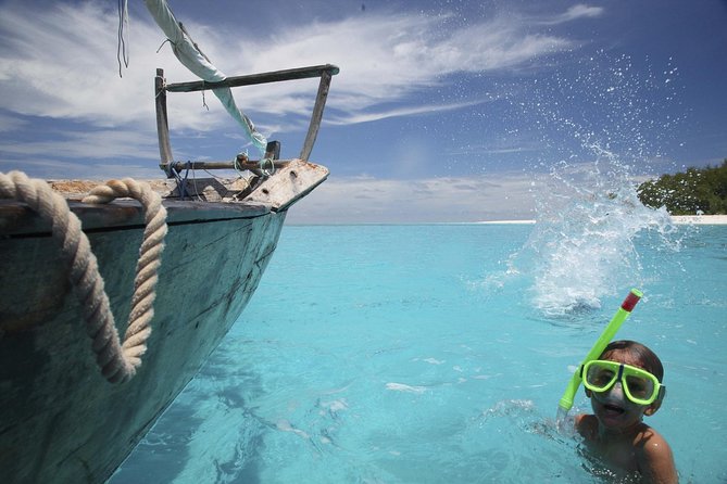 Snorkeling at Mnemba Atoll - Dolphin encounters and your choice to stay focused on snorkeling