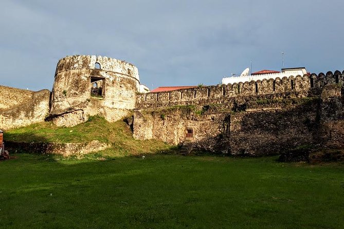 Stone Town Historical and Cultural Walk with Ally Jape - Markets and craftsmanship time: how to use your free minutes well