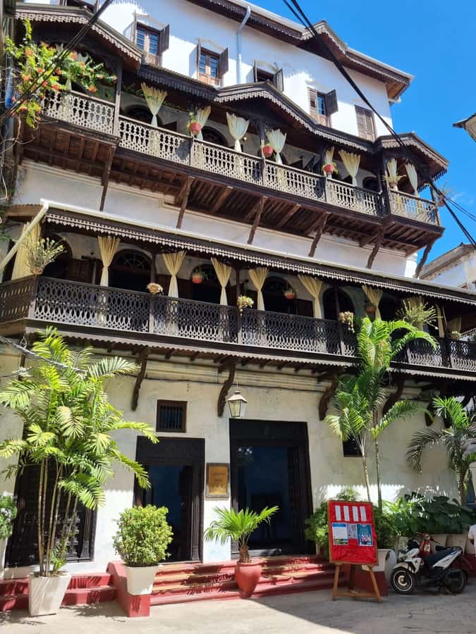 Stone Town's Hidden History: Private Guided Walking Tour - House of Wonders, Old Fort, and Other Landmarks With Real Context