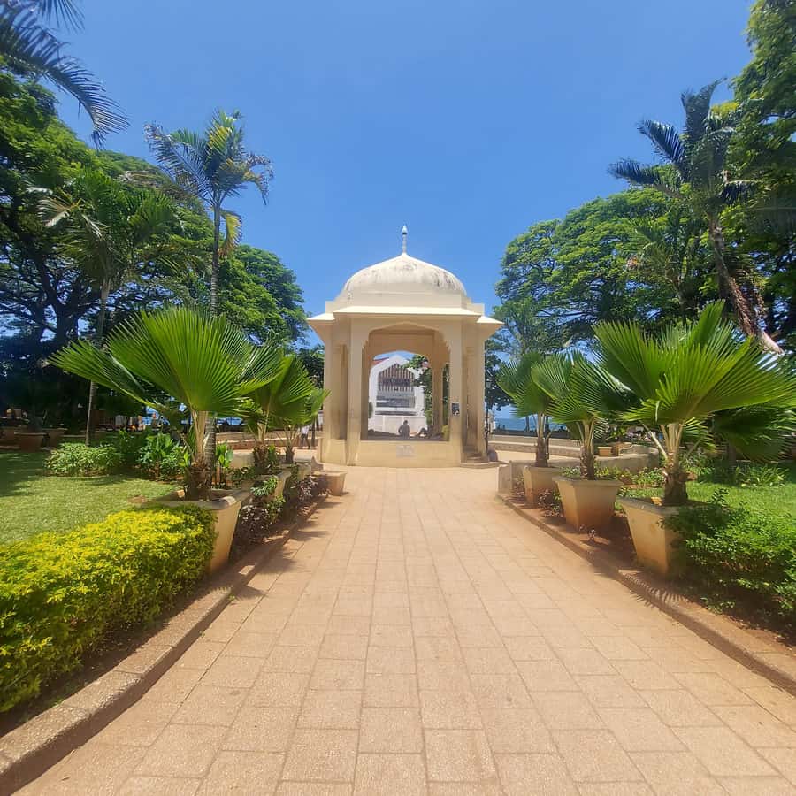 Stone town walking tour ( City tour) - Darajani spice market and local shopping time