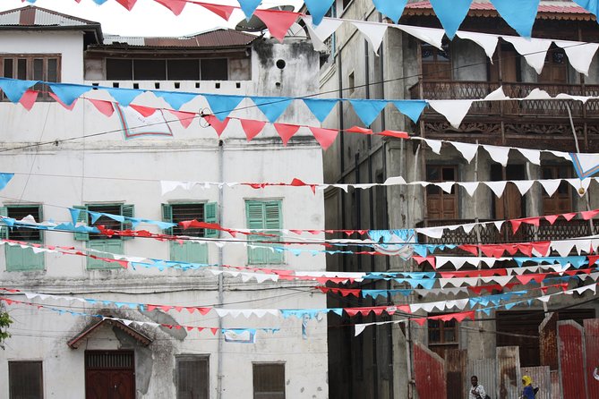 Stone Town Walking Tour in Zanzibar - Entering Old Fort first: where the tour finds its footing