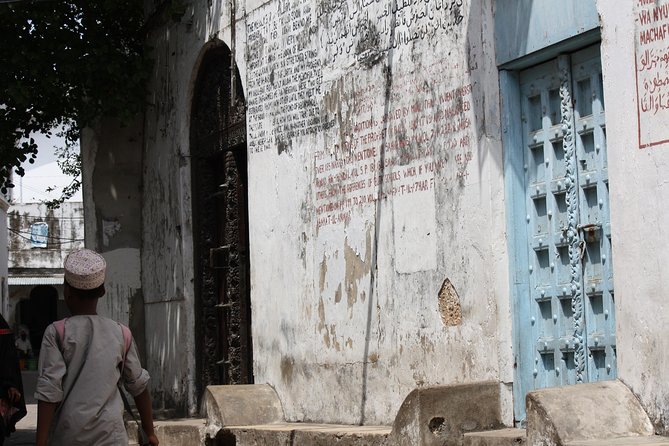 Stone Town Walking Tour in Zanzibar - Forodhani Gardens and the change of mood near the cathedral area