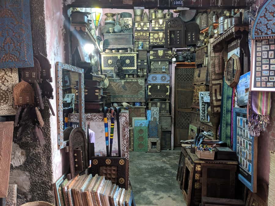Stonetown Historical Walking Tour & Traditional Lunch - City Market and Live Fish Auctions: Where You See Zanzibar Working
