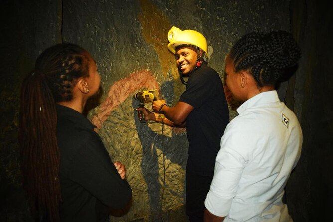 Tanzanite experience tour - Tanzanite shopping in Arusha - Tanzanite Experience museum, Arusha center: what you learn first