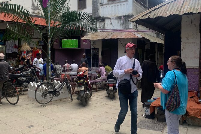 Welcome Zanzibar : A Journey through time for the Old Town - Darajani Bazaar for spices and souvenirs, without turning it into chaos