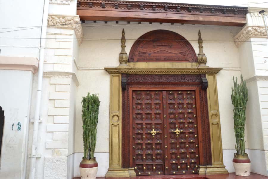 Zanzibar: 3 Hours Private Stone Town walking Tour with Guide - House of Wonders and Sultan Palace: architecture that signals power