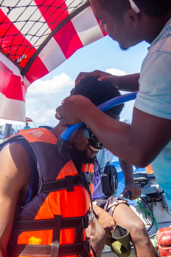 Zanzibar: Mnemba island Snorkeling & Boat Tour with Lunch - Lunch and fruits: when the meal matches the marine mission