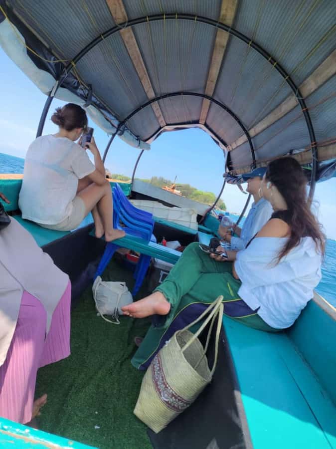 Zanzibar: Prison Island & Nakupenda Boat Tour with BBQ Lunch - What to bring (and what to pay attention to on sand and water)
