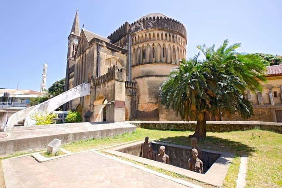Zanzibar: Stone Town Guided Tour with Prison Island - The Stone Town walk: from slave market to the Old Fort
