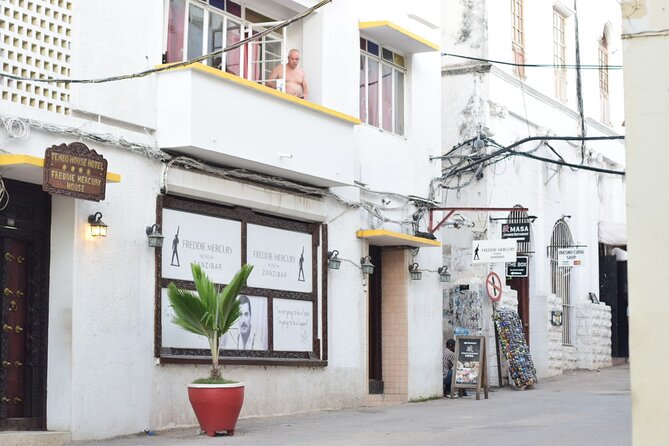 Zanzibar Stone Town Historical Tour and Spice Farm Tour - People’s Palace Museum: the Sultan’s Palace in 30 minutes