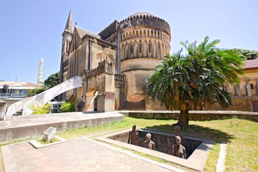 Zanzibar: Stone Town Walking Tour with Guide - Photo Stop to Real Understanding: Where the Tour Starts Moving Fast