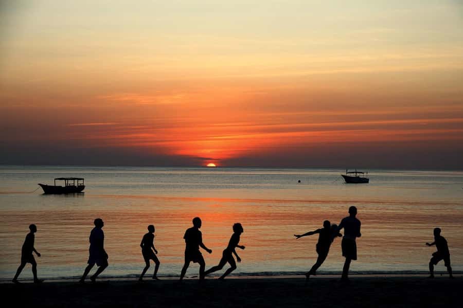 Zanzibar: Sunset Dhow Cruise in Stone town - The traditional dhow: what that really changes for your sunset